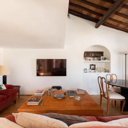 Farnese Stunning Penthouse | Romeloft Lägenhet