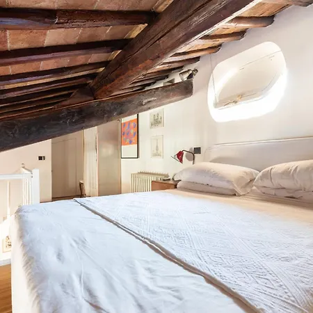 Lägenhet Farnese Stunning Penthouse | Romeloft