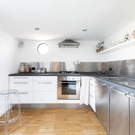 Farnese Stunning Penthouse | Romeloft Apartament